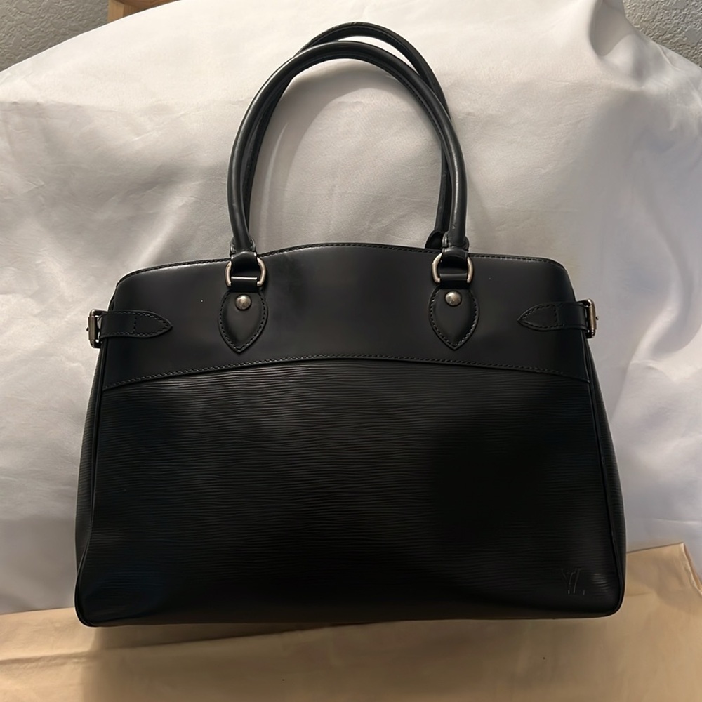 Louis Vuitton Black Epi Leather Passy GM Bag - Picture 4 of 16